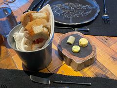 餐前包配黄油-AZUL by FUEL蓝色·法式酒馆(琶醍店)