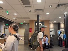 -麦当劳(上海虹桥站30B检票口楼上)