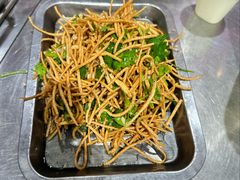 徐州香菜拌散子-7只羊·鲜羊肉串·地锅鸡精酿(玄武墨香路店)