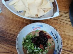 -毛辣果·贵州红酸汤牛肉火锅(西单店)