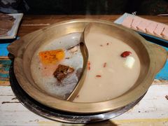 鸳鸯锅-房子红了鱼豆花重庆老火锅(广厦学院店)