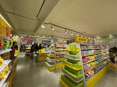 -咻啵翔翔零食基地(万达广场店)