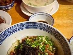 蹄髈汤-沪西老弄堂面馆(定西路店)