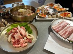 -围炉肉舍•炭烤活鳗•丹东海鲜烤肉(步行街店)