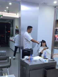 -首脑美发沙龙