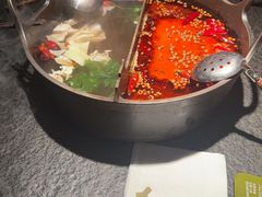 -三出山火锅(南京万象天地店)