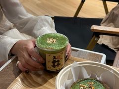 -天井·丑面包搭咖啡