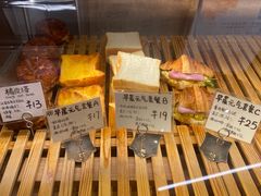 -天井·丑面包搭咖啡
