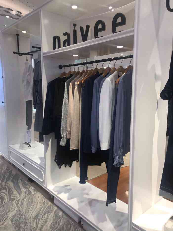 纳薇(新世界大丸百货店)-"还是蛮有好感的牌子.那年的撞色裙忍到最.