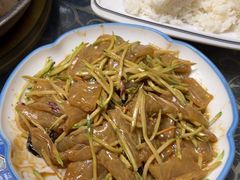 -一口猪海鲜浑锅·东北家常菜