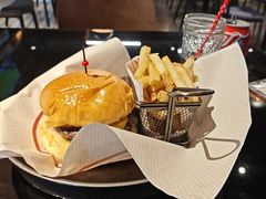 -BOURBON 玻本美式餐厅酒吧(虹桥新天地店)