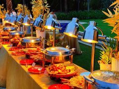 烤羊肉串-亚龙湾希尔顿自助餐厅·海鲜·烧烤·沙滩BBQ·现场乐队