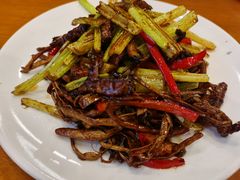 茶树菇炒牛柳-牧羊餐厅