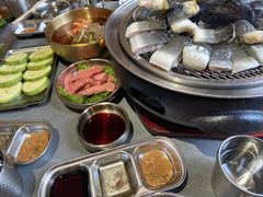 -围炉肉舍•炭烤活鳗•丹东海鲜烤肉(步行街店)