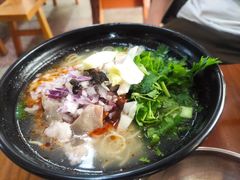 -鸿浩扒猪脚米线