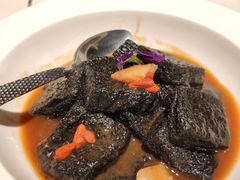 猴头菇鲍汁瑶柱扒制黑豆腐-肴约·花园式餐厅(湖里店)