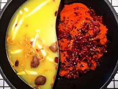 鸳鸯锅-董眼镜火锅(洪崖洞总店)