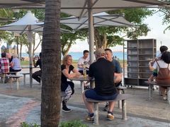 -东海岸人工湖美食村