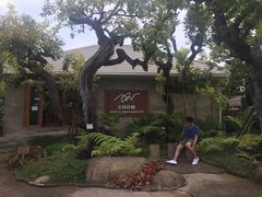 -Chom Cafe and Restaurant