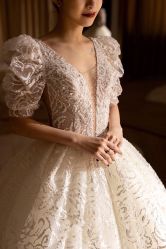 -Renee芮亦婚纱(原丽莎)
