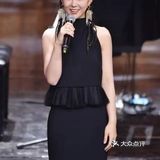 本来就162的身高,让她看起上去不光显矮