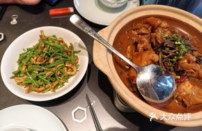 Dried Beans and Pig Trotter Stew