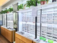 -视野联行眼镜•蔡司•依视路(温江店)