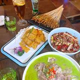 本处于闹市区但是却是一片净土，很适合闺蜜朋友聚餐