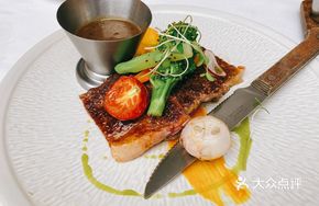 Volcanic Rock Charcoal Grilled Australian Sirloin Steak