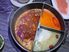 小嫩牛专利T型锅（一锅三吃）-热火朝天鲜切牛肉火锅(南强街巷店)