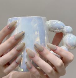 -花岐款式专研健康美甲沙龙