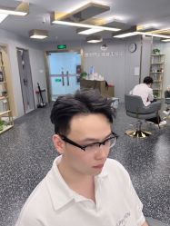 -即型男士理发工作室