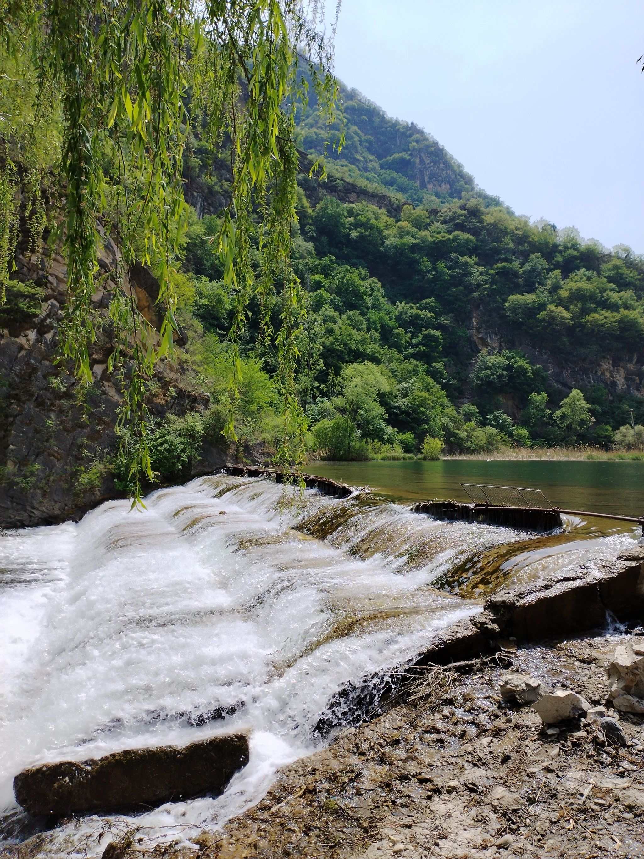 今天到延庆转了一圈,早上7:30出发,先到滴水壶景区,门票25,门口零距离