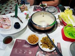 -洪氏嗨捞·广东猪肚鸡·椰子鸡火锅(西咸万象城店)