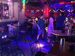 -UP嘻哈酒吧(粉巢店)