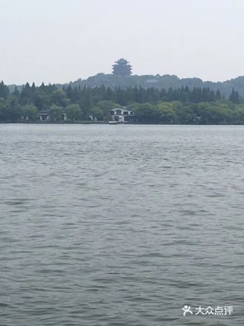 这三个景点都是去西湖必玩的景点。景点名：西湖风景名胜区