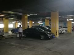 -五月花生活广场-停车场