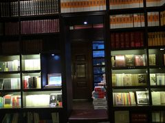 -钟书阁(松江泰晤士小镇店)