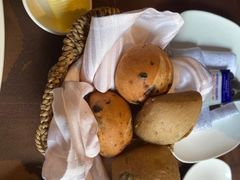法式面包配黄油-卡本妮法餐厅·北京和平宾馆