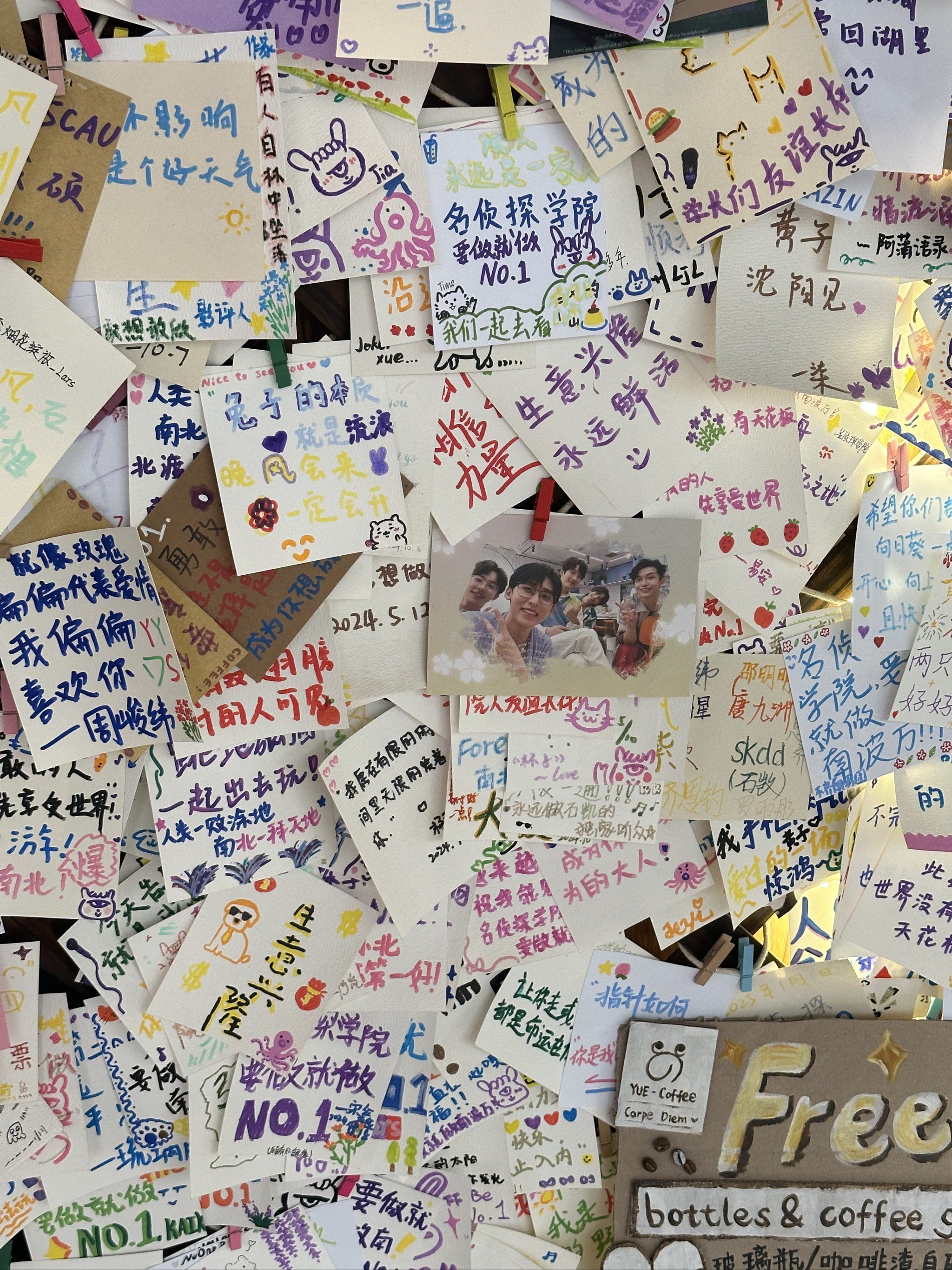 一进门就看到了好多学分宝宝写的便利贴🤩