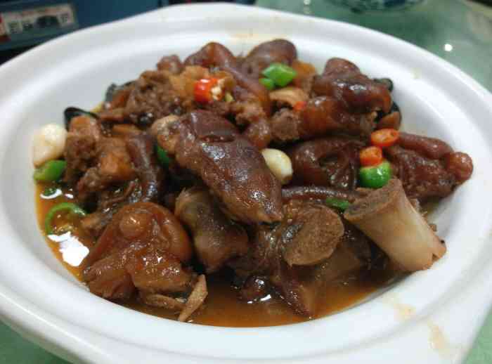 毛家私厨(小东山店"餐厅环境不错,肉菜比较多,但是我喜欢爱吃.