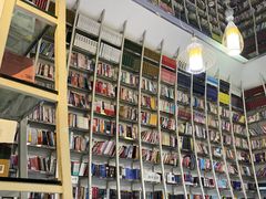 -钟书阁(松江泰晤士小镇店)