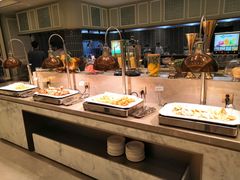 自助取餐区-南郊宾馆·风味自助餐厅·山东十六地市特色菜