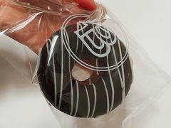 巧克力味圈圈多拿-巴黎贝甜·生日蛋糕(环球中心店)