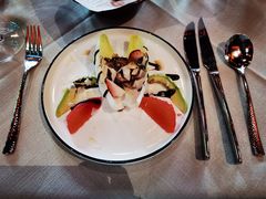 油封鸭肉配玉兰菜和牛油果色拉-YUE·6·西式融合餐厅(外滩六号店)