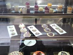 面包甜点陈列柜-华凯华美达广场酒店自助餐厅