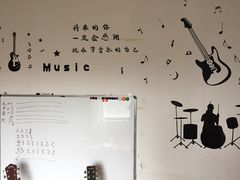 -八度音乐吉他教室(汉广店)