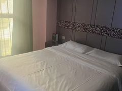 -粤塔x电竞酒店(深圳龙华大浪后浪新天地店)