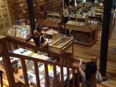 -猫的天空之城概念书店(杭州南宋御街店)