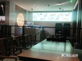 今天去吃了难忘的面，点了一个红烧牛肉面，面量很大